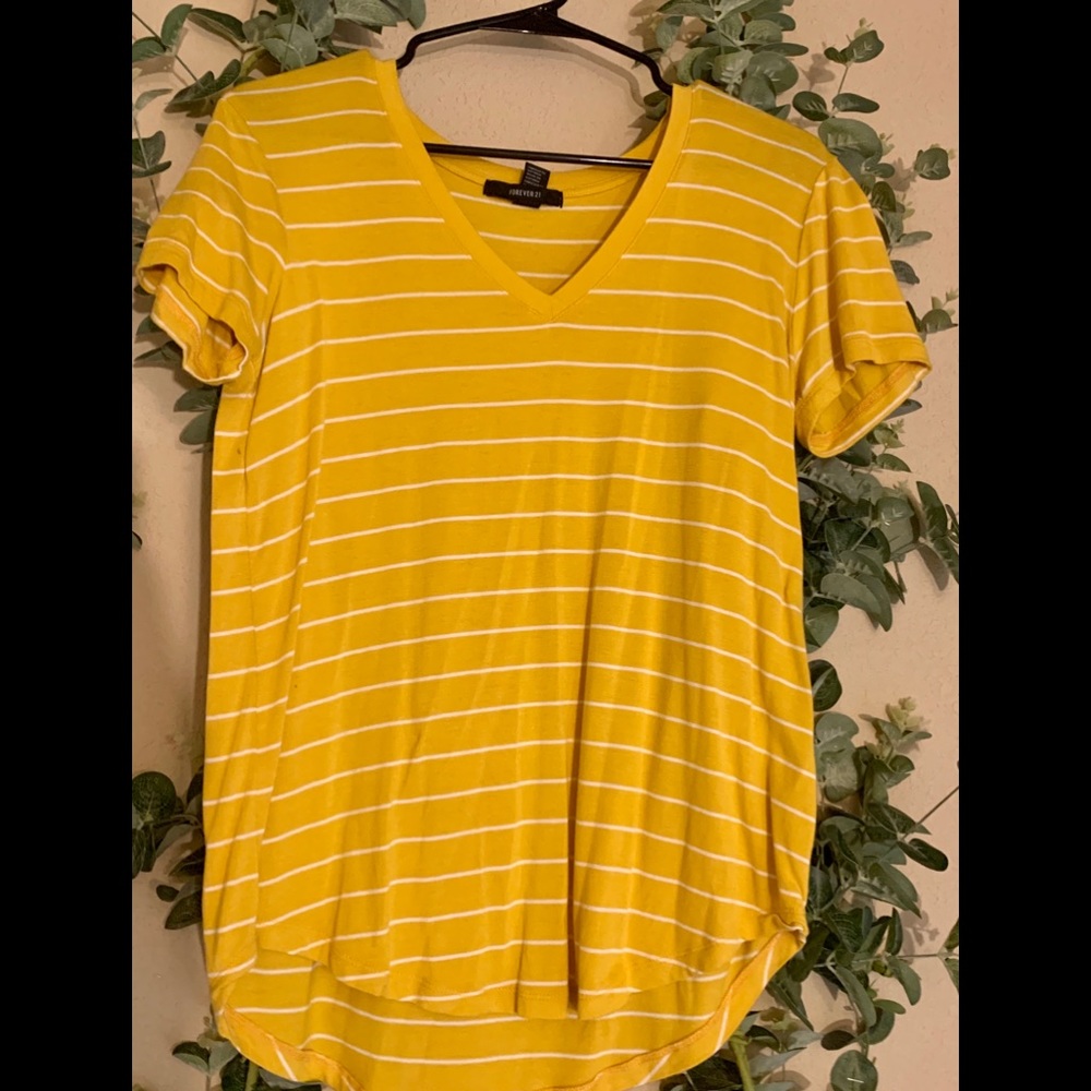 yellow stripped tee 🌞💛